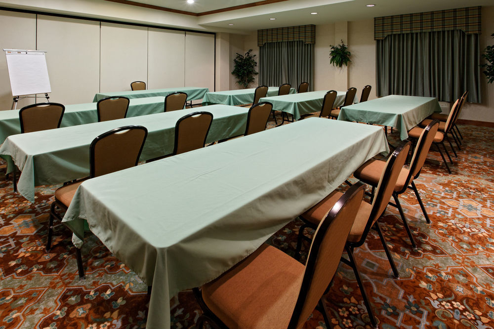 Holiday Inn Express & Suites - Dodge City By Ihg Exterior foto